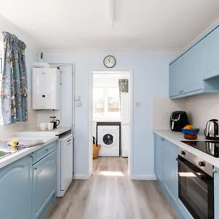 بيت للعطل Coastal Village Hideaway