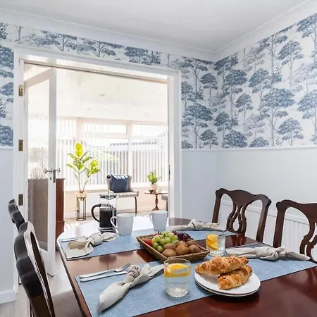Coastal Village Hideaway Village Retreat Sleeps 4 Holiday home Scalby (North Yorkshire)