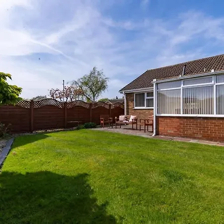Coastal Village Hideaway Village Retreat Sleeps 4 Holiday home *